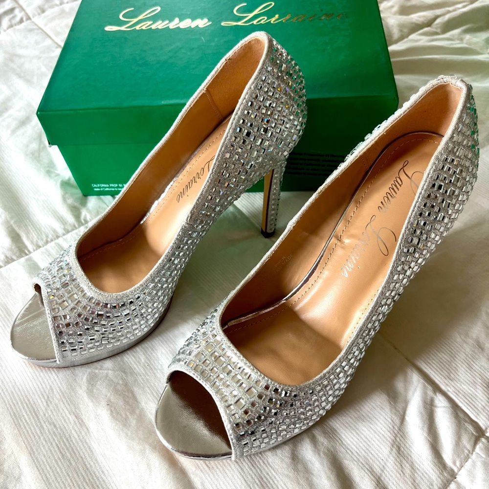 Women’s pump shoes silver sparkle